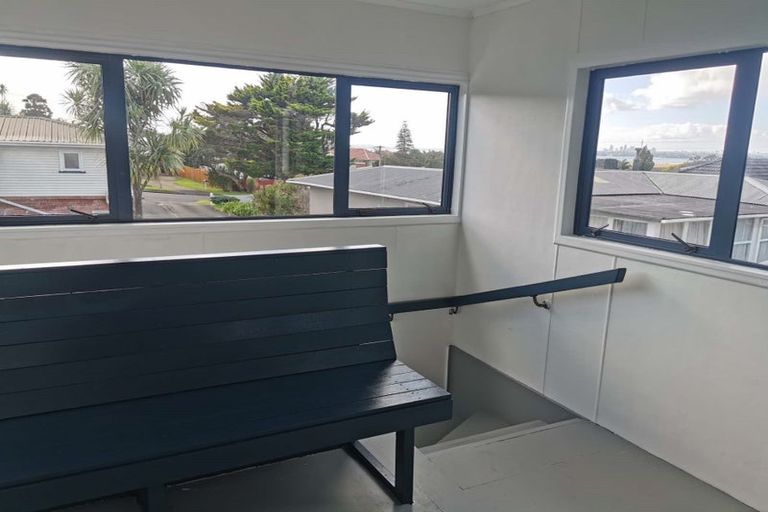 Photo of property in 17a Covil Avenue, Te Atatu South, Auckland, 0610