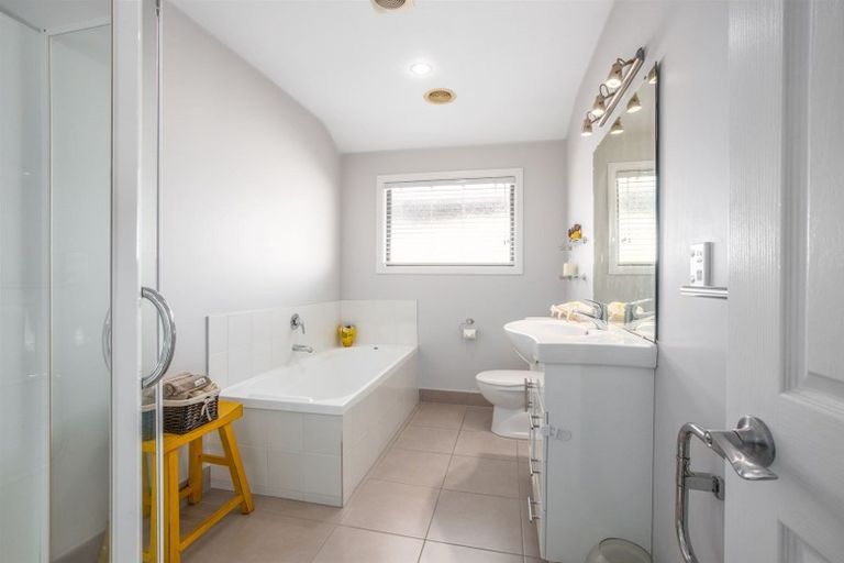 Photo of property in 16 Tongariro Drive, Aotea, Porirua, 5024