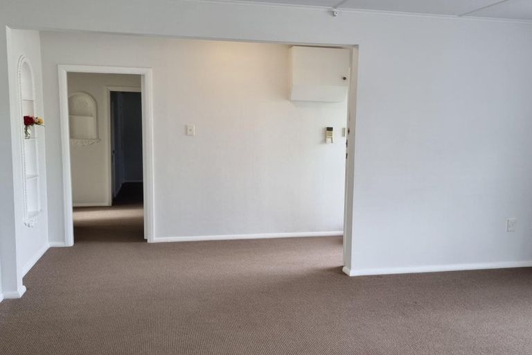 Photo of property in 18 Saulbrey Grove, Woburn, Lower Hutt, 5010