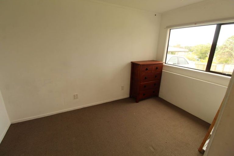 Photo of property in 10 Kayle Glen, West Harbour, Auckland, 0618
