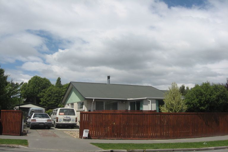 Photo of property in 16 Ian Place, Bishopdale, Christchurch, 8053