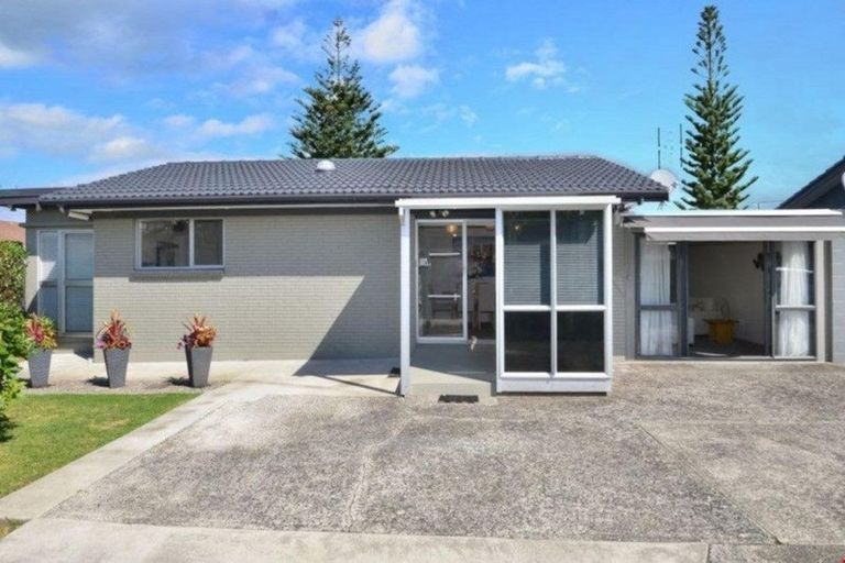 Photo of property in 2/127 Centreway Road, Orewa, 0931