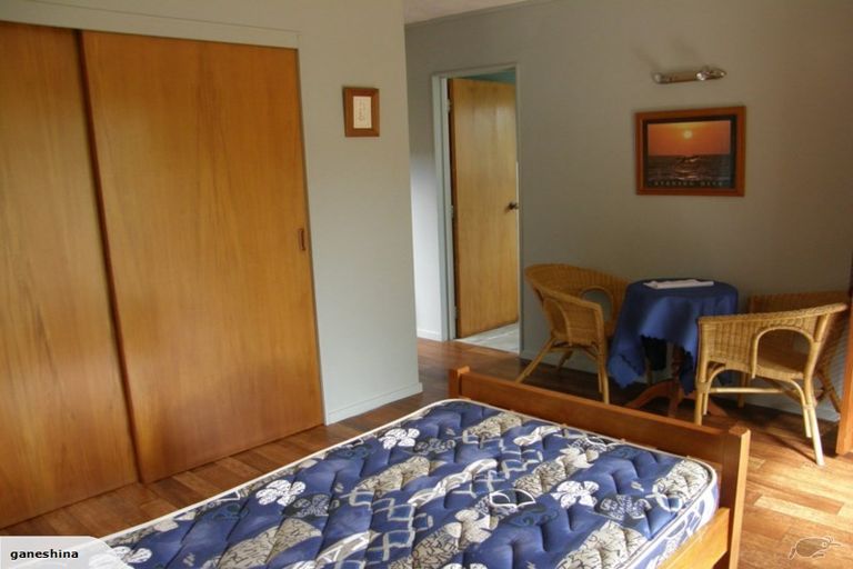 Photo of property in 66 Rosecamp Road, Beach Haven, Auckland, 0626