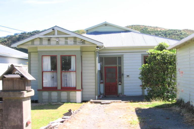 Photo of property in 126 Clyde Street, Island Bay, Wellington, 6023