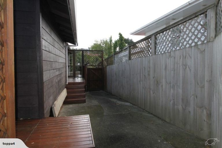 Photo of property in 2/11 Firle Place, Green Bay, Auckland, 0604