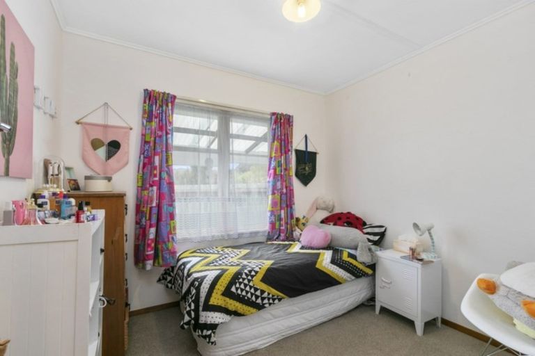 Photo of property in 21 Gardiner Grove, Wainuiomata, Lower Hutt, 5014