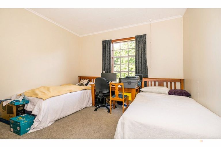 Photo of property in 72 Timaru Road, Waimate, 7924