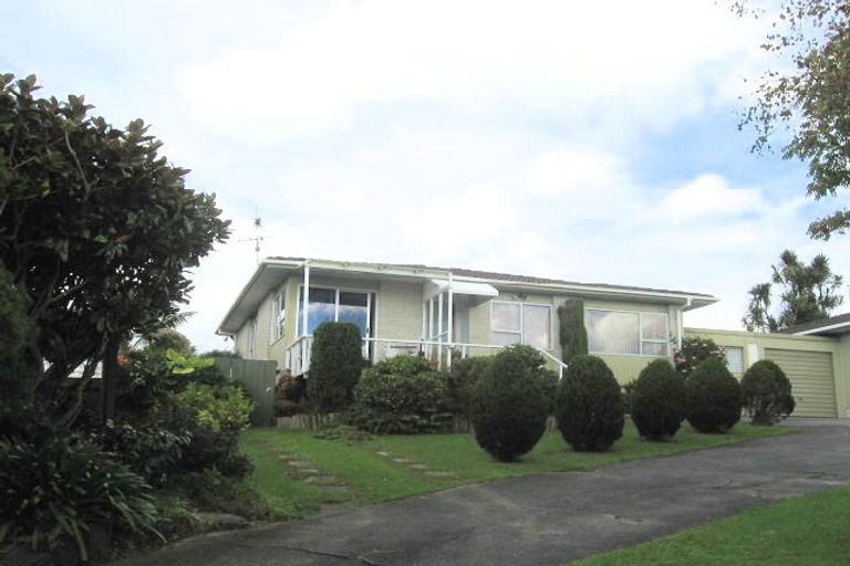 Photo of property in 2/7 Tromie Place, Highland Park, Auckland, 2010
