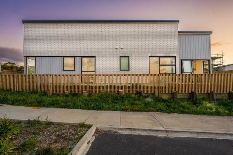 Photo of property in 1 Horokaka Street, Massey, Auckland, 0614