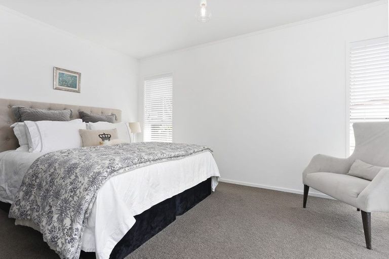 Photo of property in 3 Mirwill Road, Rothesay Bay, Auckland, 0630