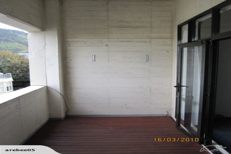 Photo of property in Endeavour Apartments, 13/125 Thorndon Quay, Pipitea, Wellington, 6011