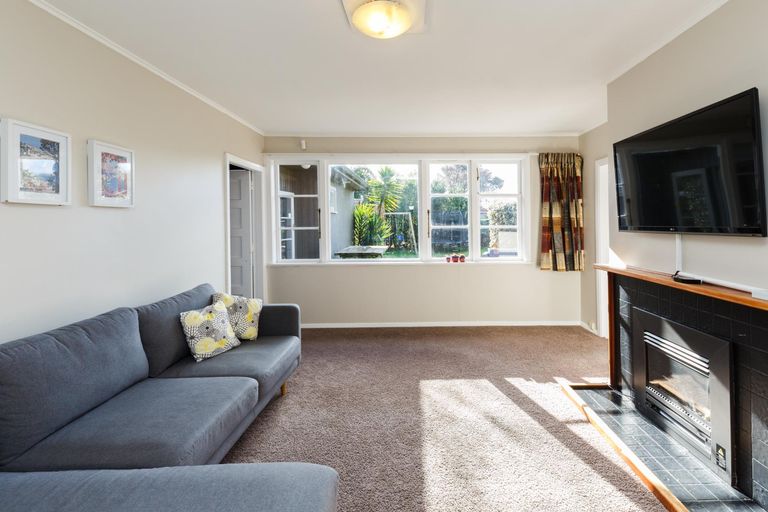 Photo of property in 3 Wharenui Terrace, Roslyn, Palmerston North, 4414