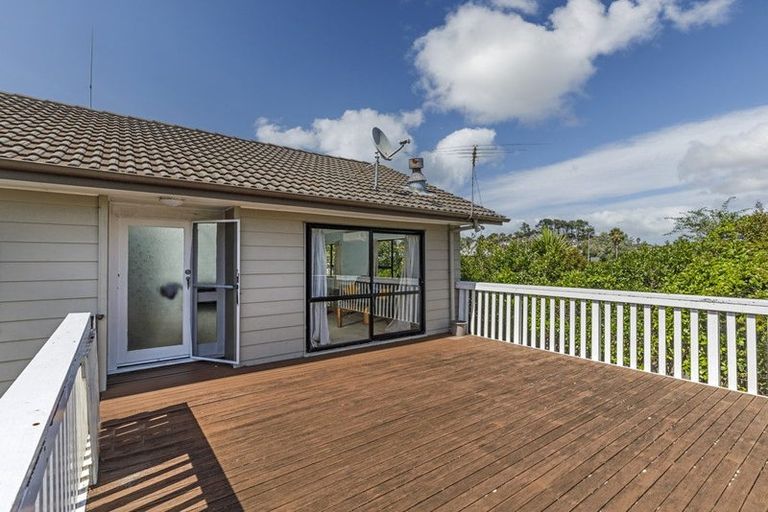 Photo of property in 1/16 Cabello Place, Unsworth Heights, Auckland, 0632