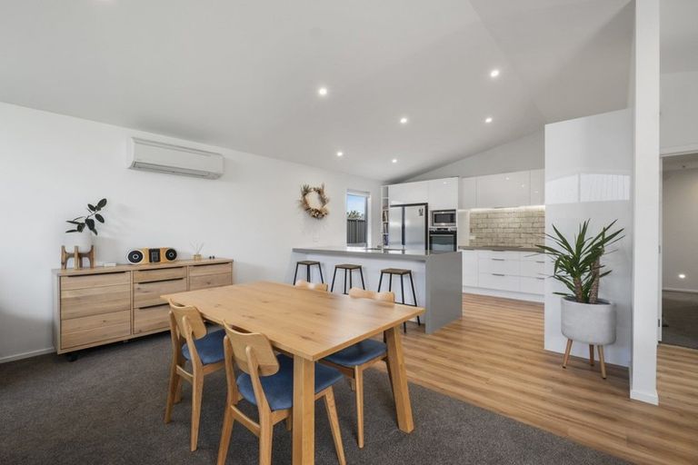 Photo of property in 42 Stratford Drive, Mount Pisa, Cromwell, 9383