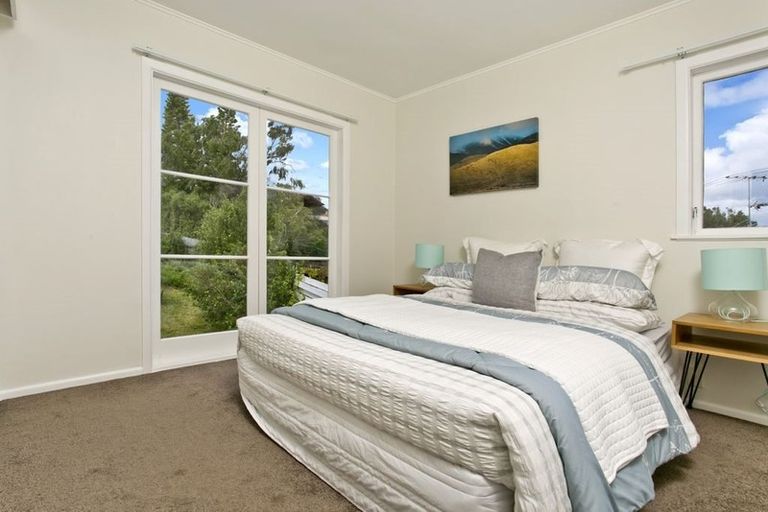 Photo of property in 24 Arrow Road, Forrest Hill, Auckland, 0620