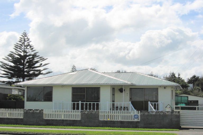 Photo of property in 76 Cornfoot Street, Castlecliff, Whanganui, 4501