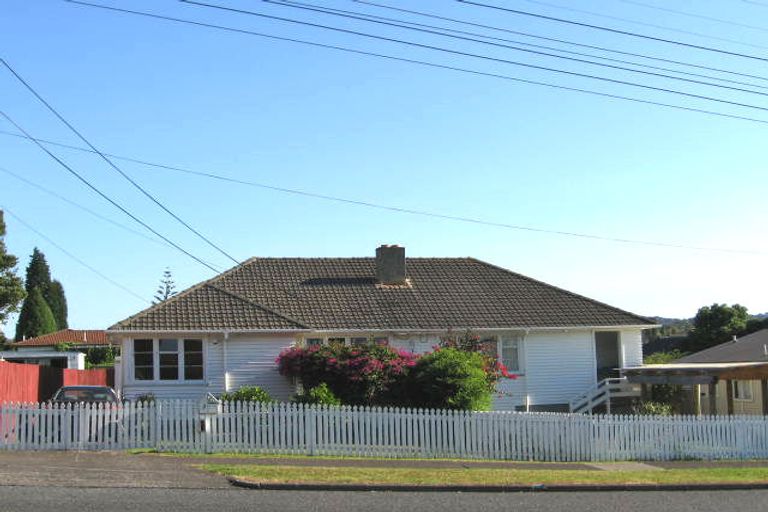 Photo of property in 1 Islington Avenue, New Lynn, Auckland, 0600