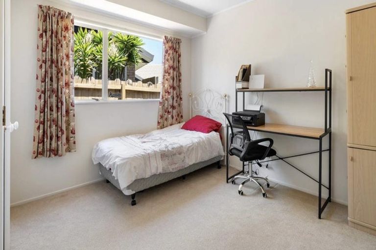 Photo of property in 18 Amberwood Drive, Northpark, Auckland, 2013