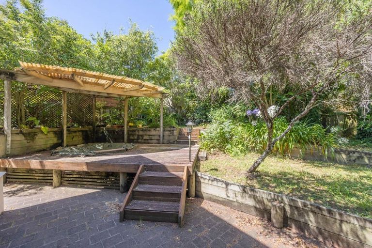 Photo of property in 10 Manutara Avenue, Forrest Hill, Auckland, 0620