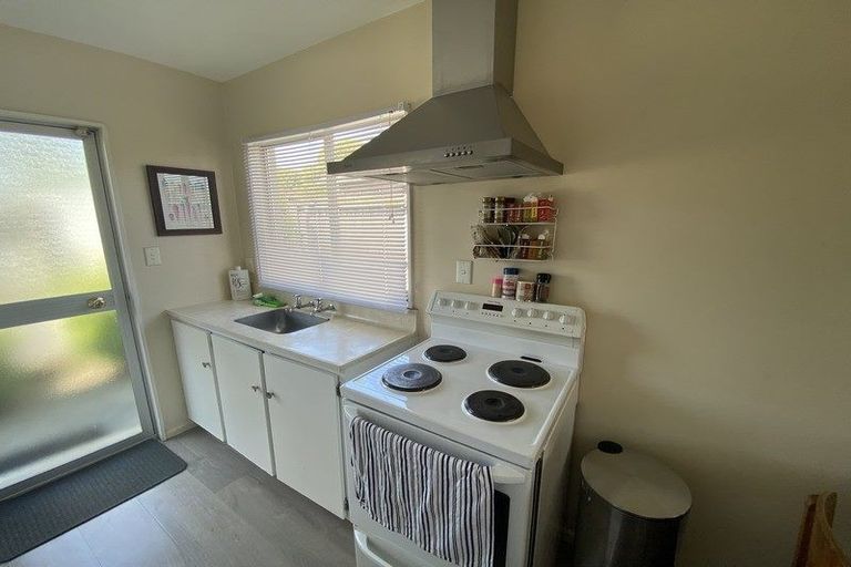 Photo of property in 2/86 Fairfield Avenue, Addington, Christchurch, 8024