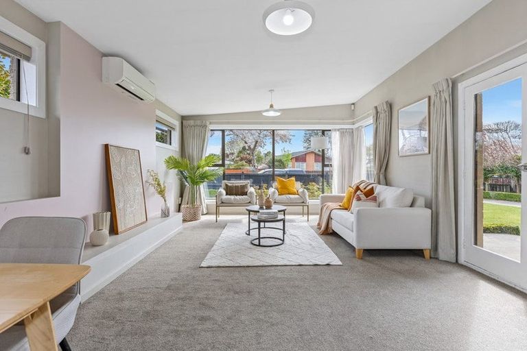 Photo of property in 48 Glenharrow Avenue, Avonhead, Christchurch, 8042