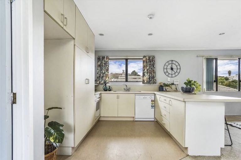 Photo of property in 2 Vista Terrace, Hillcrest, Hamilton, 3216