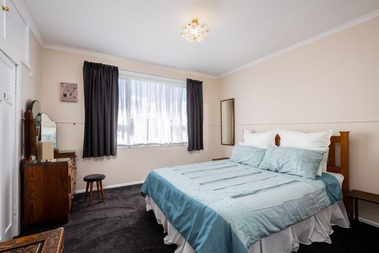 Photo of property in 101 Domett Street, Waitara, 4320