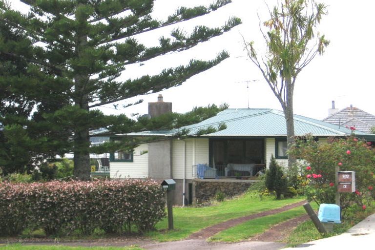 Photo of property in 13 Calder Place, Wai O Taiki Bay, Auckland, 1072