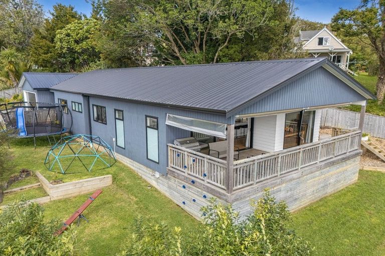 Photo of property in 4 St Julia Court, Helensville, 0800