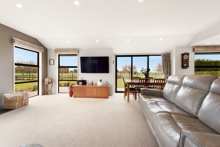 Photo of property in 24 Mckinnon Road, Edendale, Wyndham, 9893