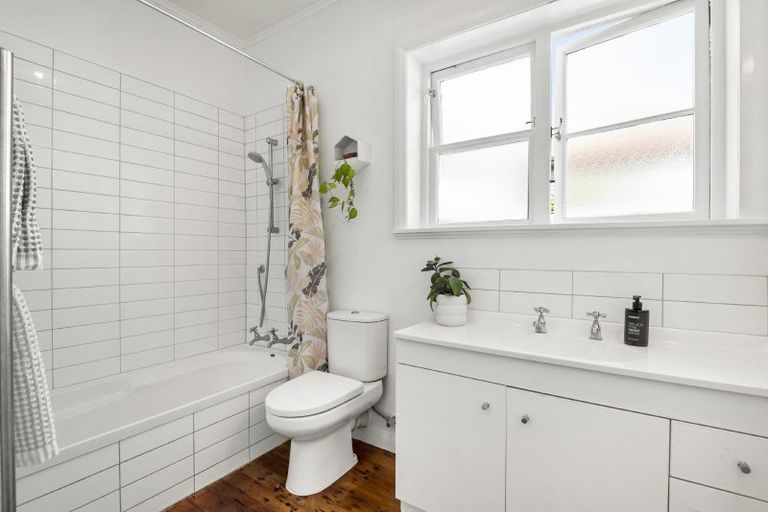 Photo of property in 16 Achilles Crescent, Narrow Neck, Auckland, 0624