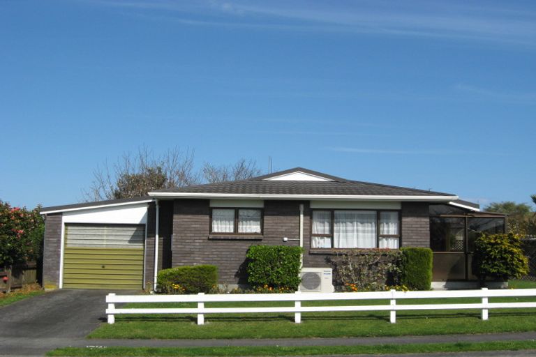 Photo of property in 2/28 Tiverton Crescent, Whalers Gate, New Plymouth, 4310