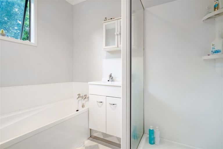 Photo of property in 90 Kemp Road, Massey, Auckland, 0614