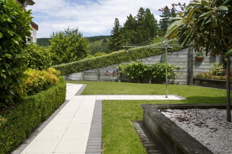 Photo of property in 27 Te Urunga Place, Acacia Bay, Taupo, 3330