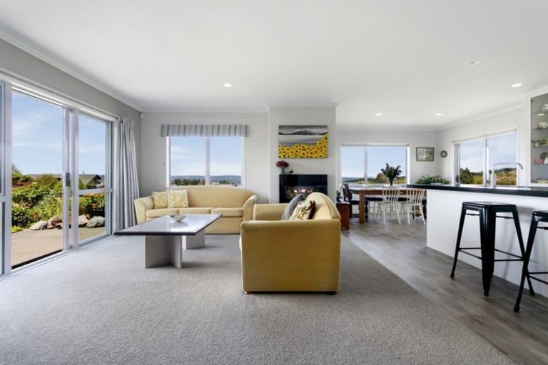 Photo of property in 50 Loch Views Road, Acacia Bay, Taupo, 3385