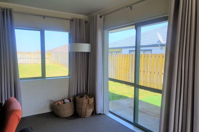 Photo of property in 5 Carn Place, Weymouth, Auckland, 2103