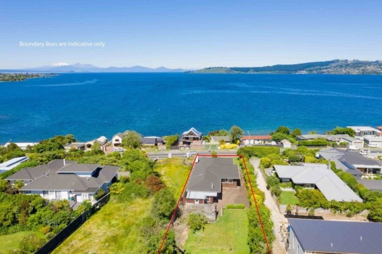 Photo of property in 182 Lake Terrace, Hilltop, Taupo, 3330