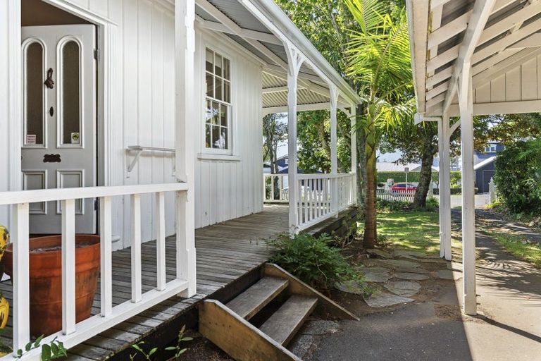 Photo of property in 90 Pendarves Street, New Plymouth, 4310