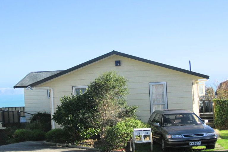 Photo of property in 17 Tremaine Place, Camborne, Porirua, 5026