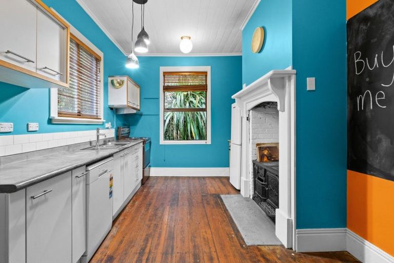 Photo of property in 19 Milton Road, Bluff Hill, Napier, 4110