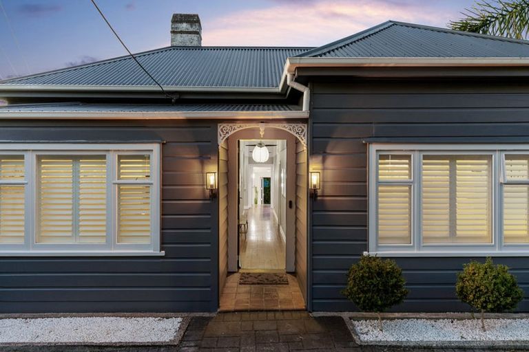 Photo of property in 15 Albert Road, Devonport, Auckland, 0624