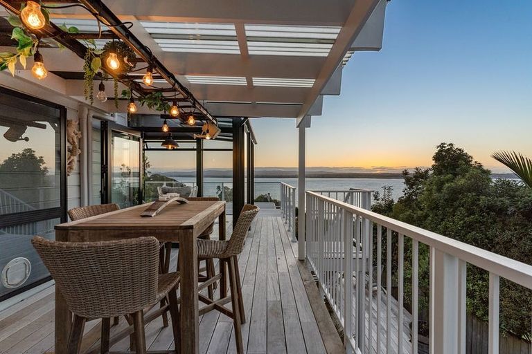 Photo of property in 5 Poaka Place, Beach Haven, Auckland, 0626