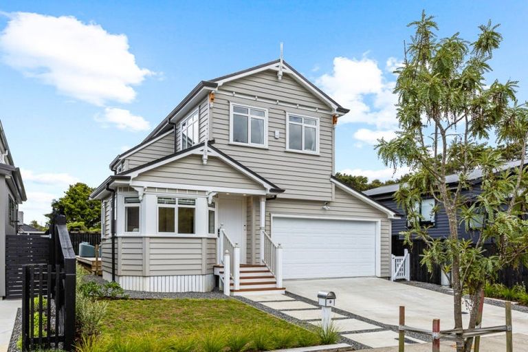 Photo of property in 9 Waimaru Lane, Orewa, 0931