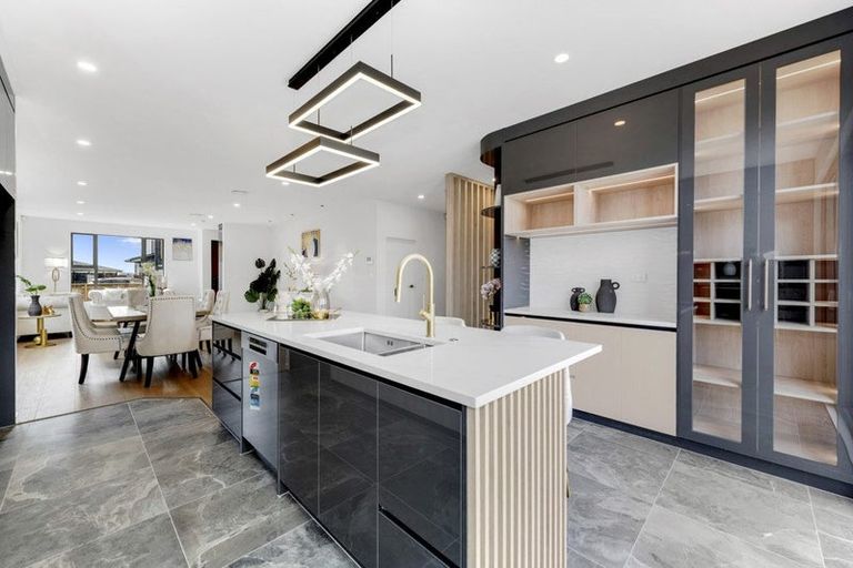 Photo of property in 6 Bendridge Street, Flat Bush, Auckland, 2019