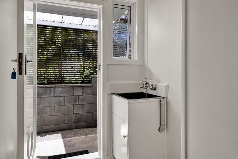 Photo of property in 70 Pendarves Street, New Plymouth, 4310