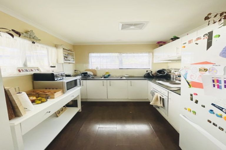 Photo of property in 20 Fiesta Drive, Half Moon Bay, Auckland, 2012