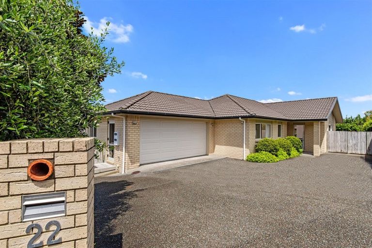 Photo of property in 22 Rising Parade, Fairview Heights, Auckland, 0632