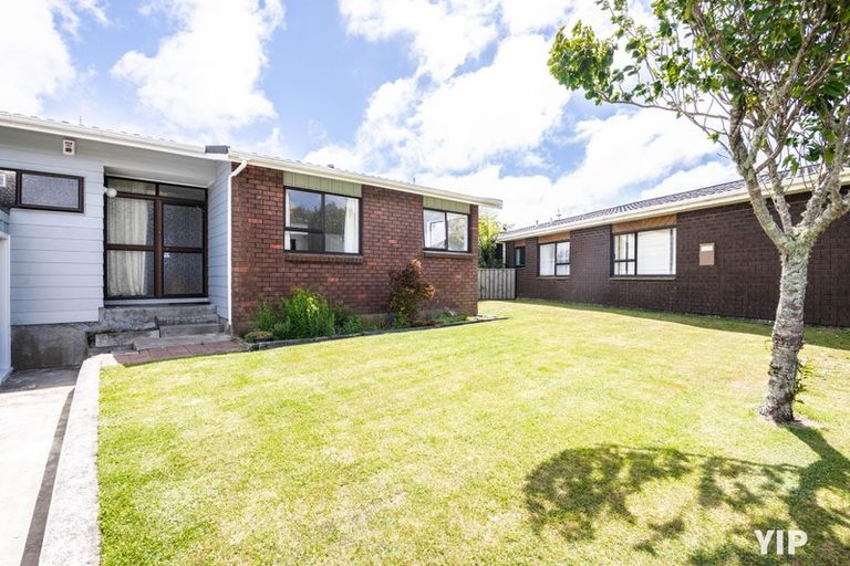 Photo of property in 16 Dominica Crescent, Grenada Village, Wellington, 6037