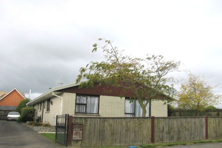 Photo of property in 2 Caroline Crescent, Highbury, Palmerston North, 4412