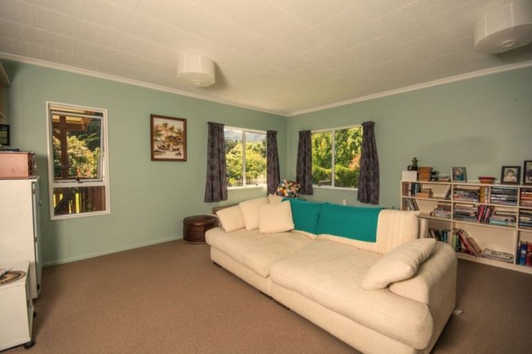 Photo of property in 5820 Kenepuru Road, Waitaria Bay, Picton, 7282